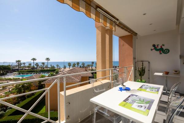 A la foto es mostra l'objecte CAP HERMES Vue MER 3 Pieces 70m2 Climatise 4 Perso situat a la ciutat de Fréjus.