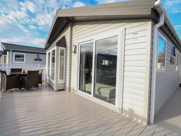 Na fotografii je vidět objekt Broadland Sands Lodge nacházející se ve městě Lowestoft.