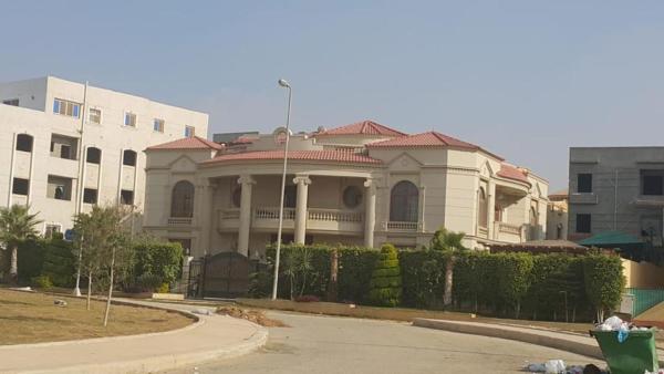 Super Luxurious Villa With Large Landscape Areas - Lake View