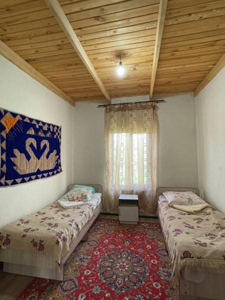 På billedet ses objektet Guest House Guljan beliggende i byen Këk-Say.