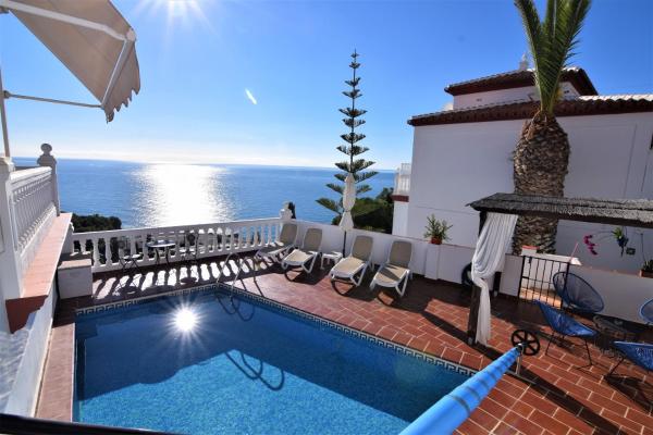 Na fotografii je vidět objekt Ladera Panorama 2 nacházející se ve městě Nerja.