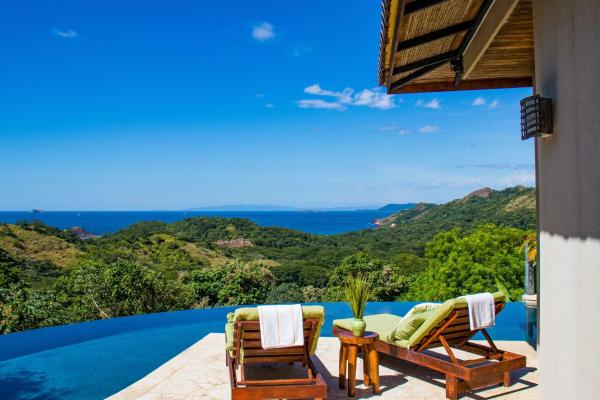 Nella foto è visibile l'oggetto Luxury Home with Views and Infinity Pool Near Beach! situato nella città di Puerto Viejo.