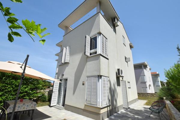 A la foto es mostra l'objecte Apartment Rosemary situat a la ciutat de Malinska.