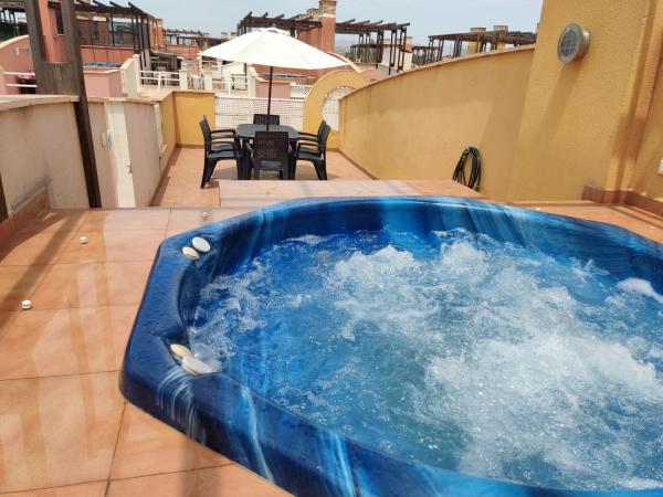 Na fotografii je vidět objekt ATICO LAGUNA BEACH con JACUZZY PRIVADO nacházející se ve městě Vera.