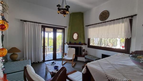 En la foto se muestra el objeto Sophia's cottage ubicado en la ciudad de Fourka.