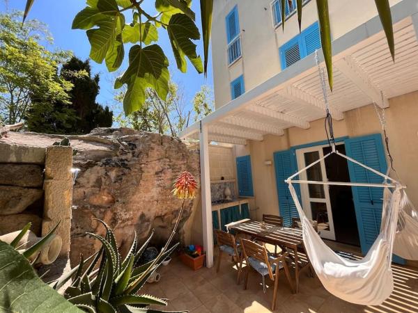 A la foto es mostra l'objecte Casa Eleutheria situat a la ciutat de Favignana.