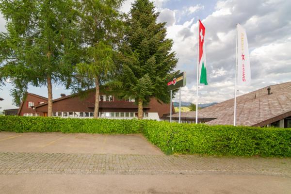 På bilden syns objektet Hotel Swiss Views som ligger i staden Sankt Peterzell.
