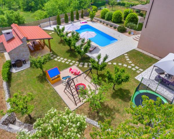 A la foto es mostra l'objecte Villa Prima Natura Imotski, private pool situat a la ciutat de Imotski.
