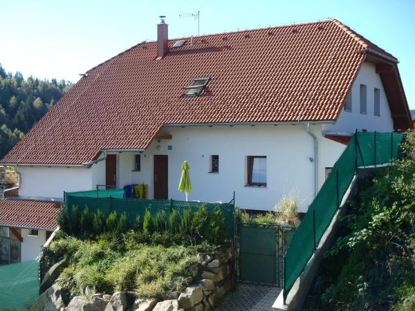 På bildet vises objektet Apartmány Fialka som ligger i byen Kašperské Hory.