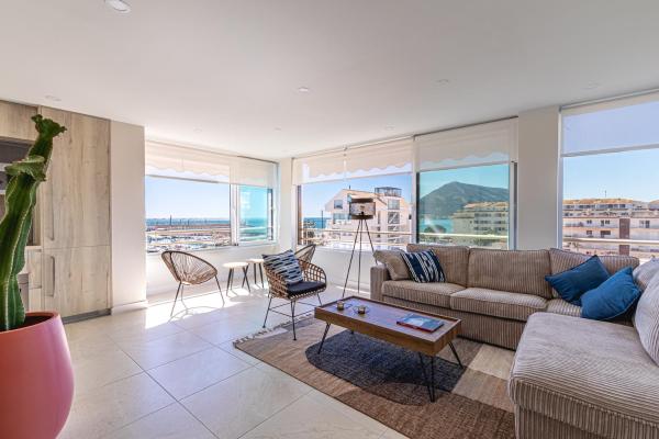 A la foto es mostra l'objecte Atico Puerto Sol situat a la ciutat de Altea.