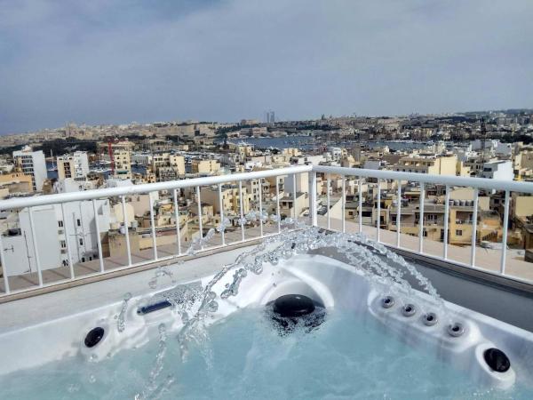 Wonderful apartments with shared jacuzzi and panorama rooftop, Il-Gżira