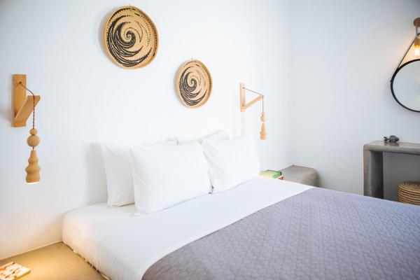 På billedet ses objektet Aetheria Villas beliggende i byen Oia.