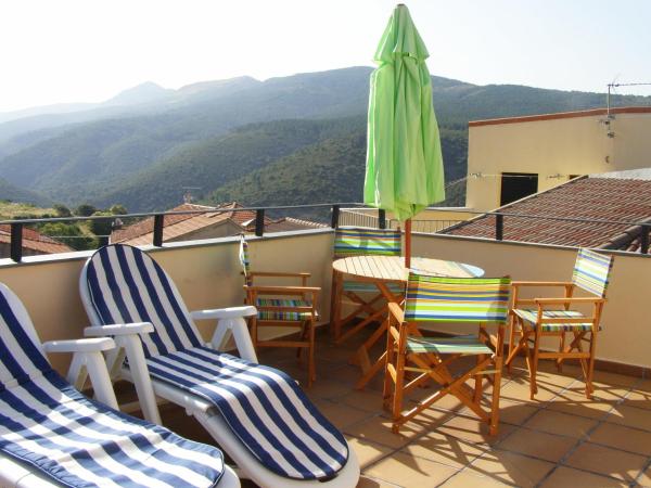 A la foto es mostra l'objecte Apartamentos Sierra de Francia situat a la ciutat de Guadapero.