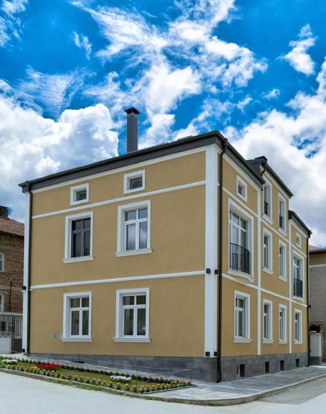 写真にはバタク市にあるЛуксозни студия “Старият Батак” / Luxury studios “The Old Batak”が写っています。