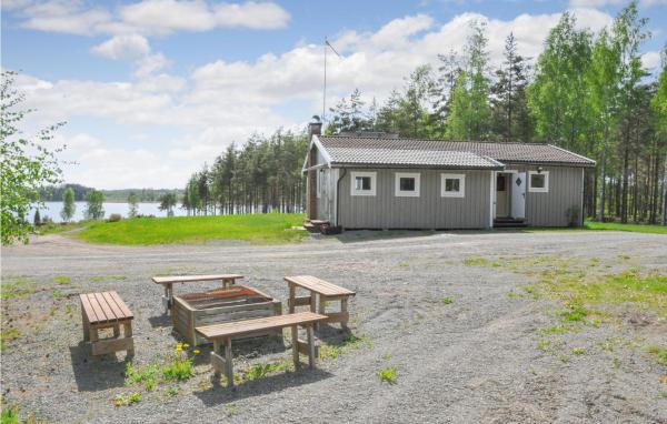 Stunning Home In Säffle With Lake View - Åmål