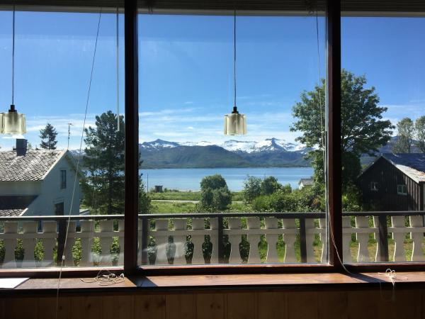 A la foto es mostra l'objecte Koselig hus med parkeringsplass situat a la ciutat de Finnsæter.