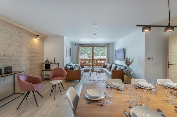 The photo shows the Perle de Savoie - Apt A103 - BO Immobilier- Châtel - Châtel Multipass 2026 en Été en option au tarif de 4euros par jour et par personne located in the city of Châtel.