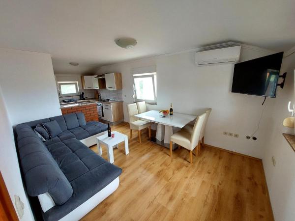 Na fotografii je vidět objekt Apartman Željo nacházející se ve městě Galižana.