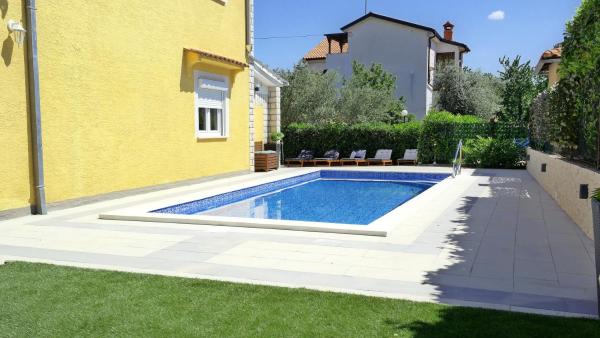 A la foto es mostra l'objecte Holiday House Holek situat a la ciutat de Šilo.