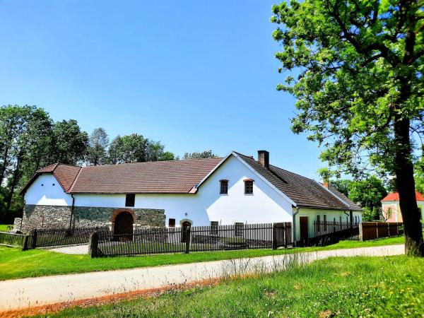 Na fotografii je vidět objekt Statek Ctiboř nacházející se ve městě Ctiboř.