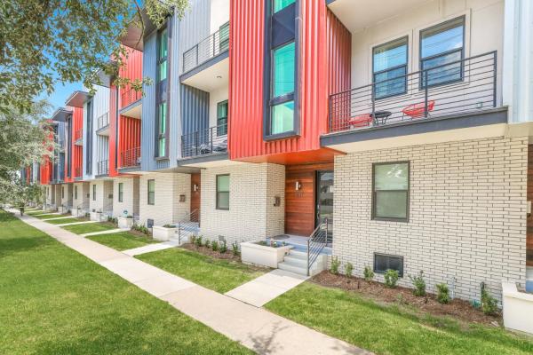 Private Townhouse In A Secure Location - Louisiana