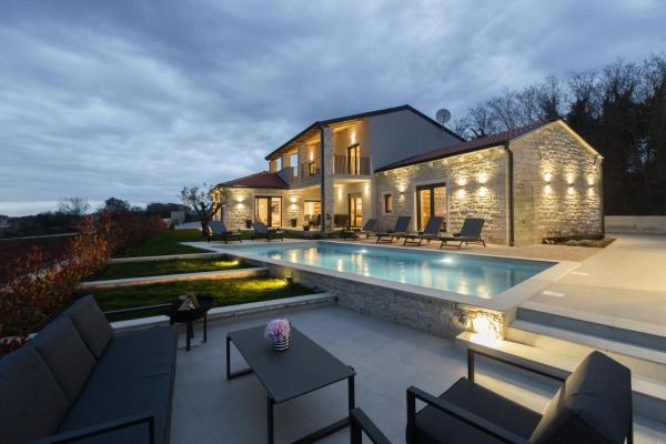 Na fotografii je vidět objekt Villa Harmony nacházející se ve městě Mofardini.