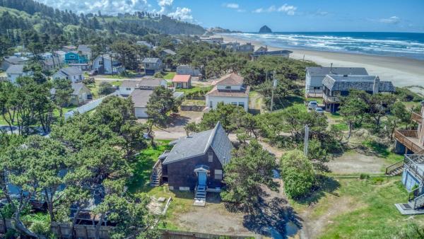 Na fotografii je vidět objekt Sisters Beach Retreat - Meredith Lodging nacházející se ve městě Sandlake.