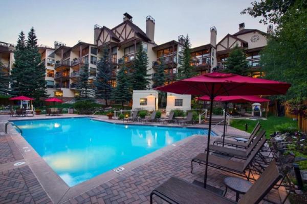 写真にはベール市にある2 Bedroom Boutique Resort Condo With Hot Tub Access And Within Walking Distance To The Eagle Bahn Gondolaが写っています。