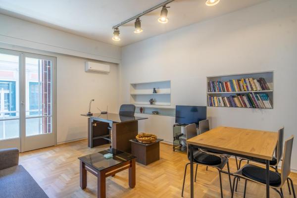 A la foto es mostra l'objecte Charming and renovated flat in the heart of Athens situat a la ciutat de Atenes.