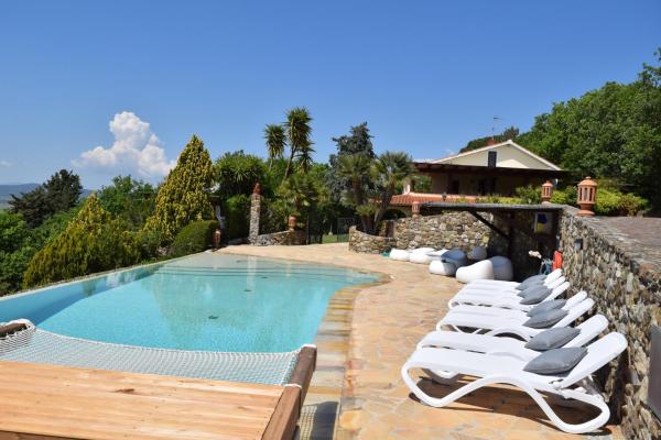På billedet ses objektet Villa Le Agavi & Spa beliggende i byen Scarlino.