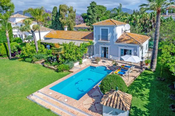 A la foto es mostra l'objecte Villa Cortijo Viejo by Villa Plus situat a la ciutat de Marbella.