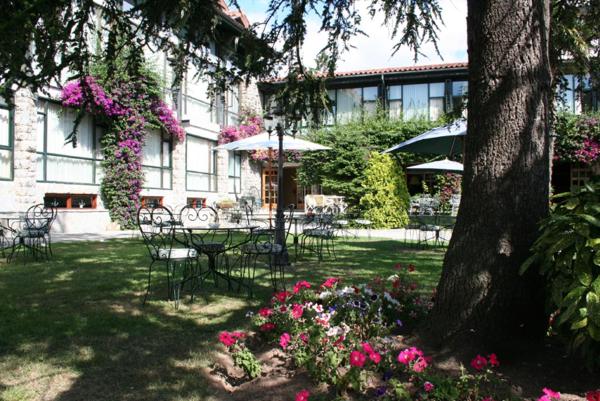 Na fotografii je vidět objekt El Ancla nacházející se ve městě Laredo.