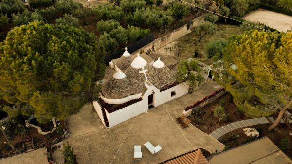 A la foto es mostra l'objecte Trullo Bianco situat a la ciutat de Putignano.