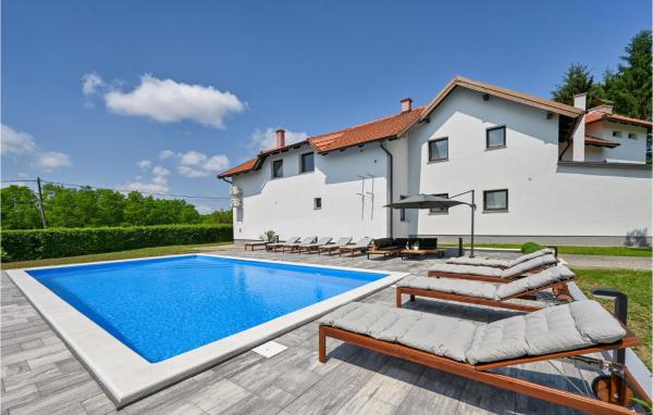 Στη φωτογραφία φαίνεται το αντικείμενο 5 Bedroom Cozy Home In Desni Stefanki που βρίσκεται στην πόλη Donja Kupčina.
