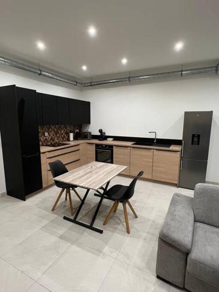 A la foto es mostra l'objecte Belle appartement avec parking gratuit situat a la ciutat de Blanzy.