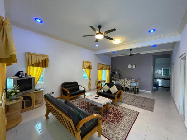 A la foto es mostra l'objecte NORISH HOMESTAY situat a la ciutat de Bayan Lepas.