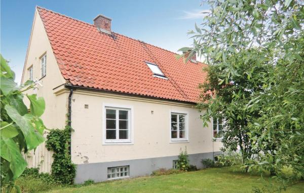 Na zdjęciu widoczny jest obiekt Nice Home In Tomelilla With Kitchen położony w mieście Bollerup.