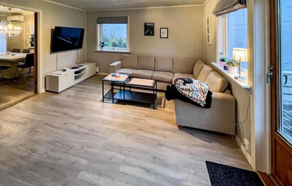 Nella foto è visibile l'oggetto 5 Bedroom Awesome Home In Etne situato nella città di Håland.