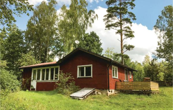 На фото показан объект Two-Bedroom Holiday Home In Brakne Hoby, расположенный в городе Smedamåla.