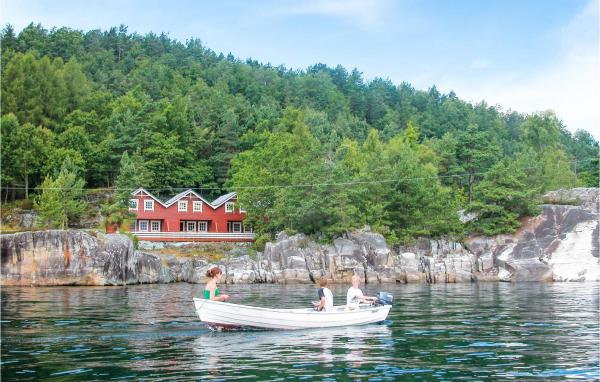 Nella foto è visibile l'oggetto Lovely Home In Hatlestrand With Kitchen situato nella città di Våge.