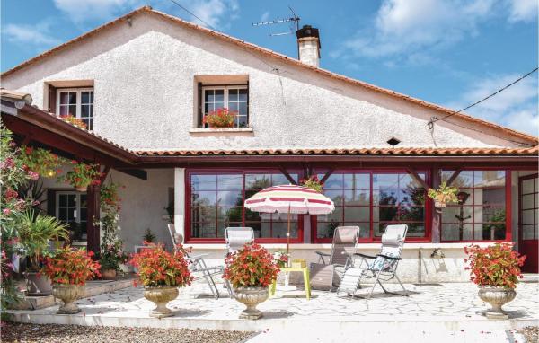 Nella foto è visibile l'oggetto Gorgeous Home In Massugas situato nella città di Listrac-de-Durèze.