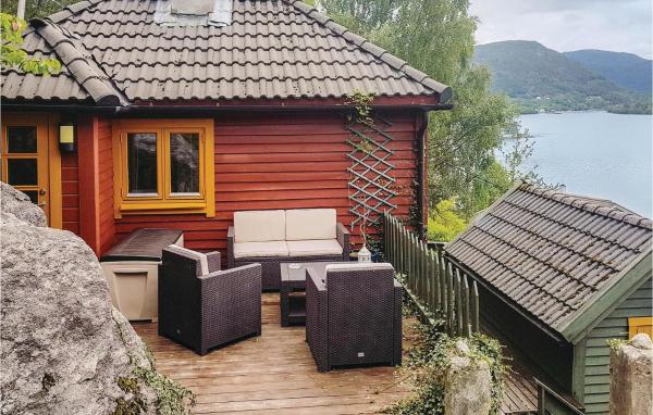 Na zdjęciu widoczny jest obiekt Nice Home In Valen With Wifi położony w mieście Sæbøvik.