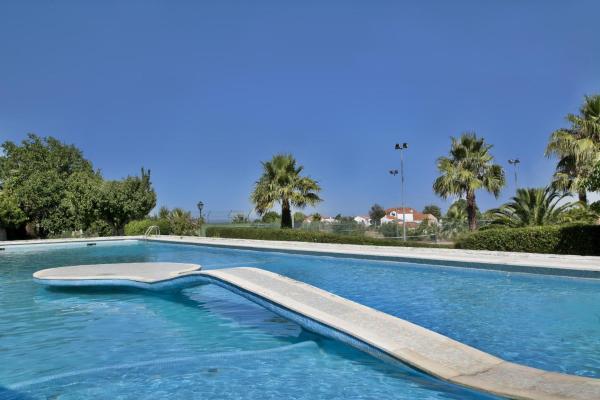 Na foto é possível ver o objeto Turim Club Azeitao Hotel localizado na cidade de Setúbal.