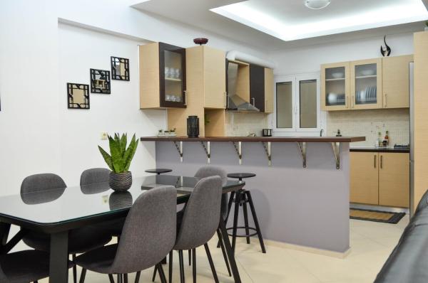 A la foto es mostra l'objecte Feve's Apartment situat a la ciutat de Kalamata.