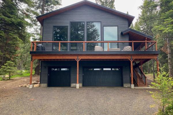 Na fotografii je vidět objekt Family-Friendly Cabin: Pool Access, Bikes & Games nacházející se ve městě McCall.