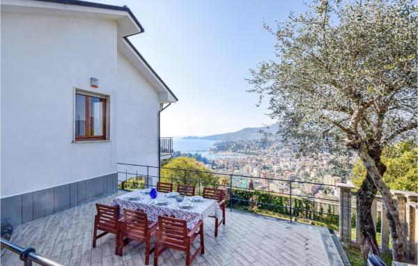 Na fotografii je vidět objekt Gorgeous Home In Rapallo With House Sea View nacházející se ve městě Rapallo.