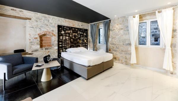 На фото показан объект Palace luxury room, расположенный в городе Сплит.