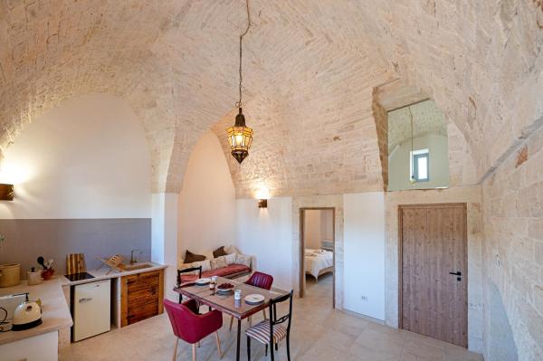 A la foto es mostra l'objecte Lamia Mari'- Aia Piccola situat a la ciutat de Alberobello.