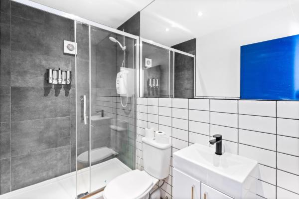 Billede 6: 2 Bed - Modern Flat - Town Centre & Parking
