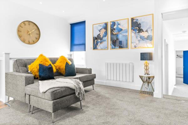 Billede 9: 2 Bed - Modern Flat - Town Centre & Parking